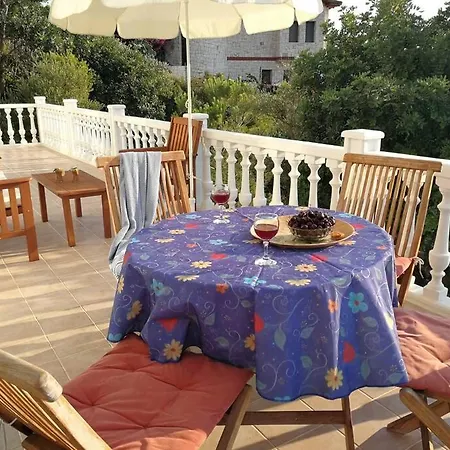 Apartment Mola 2 *