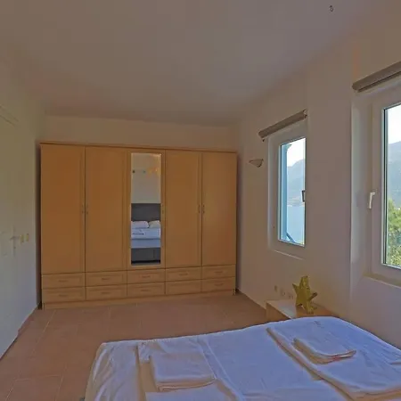 Apartment Mola 2 *